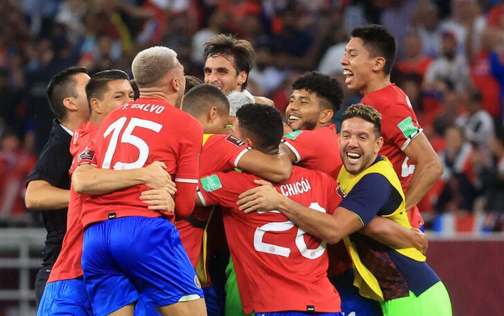 &copy; Reuters. 　サッカーのＷ杯カタール大会予選の大陸間プレーオフが１４日に行われ、コスタリカ（写真）がニュージーランドに１─０で勝利を収め、出場権を獲得した（２０２２年　ロイター）