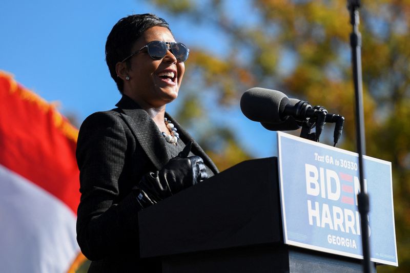 &copy; Reuters. FILE PHOTO: Mayor of Georgia Keisha Lance Bottoms speaks ahead of former U.S. President Barack Obama's address in Atlanta, Georgia, U.S., one day before the election, November 2, 2020. REUTERS/Brandon Bell/File Photo