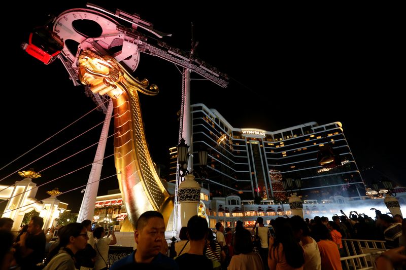 &copy; Reuters. FILE PHOTO: People wait to get in outside Wynn Palace, U.S. casino tycoon Steve Wynn's newest resort, during its opening in Macau, China August 22, 2016.  REUTERS/Bobby Yip