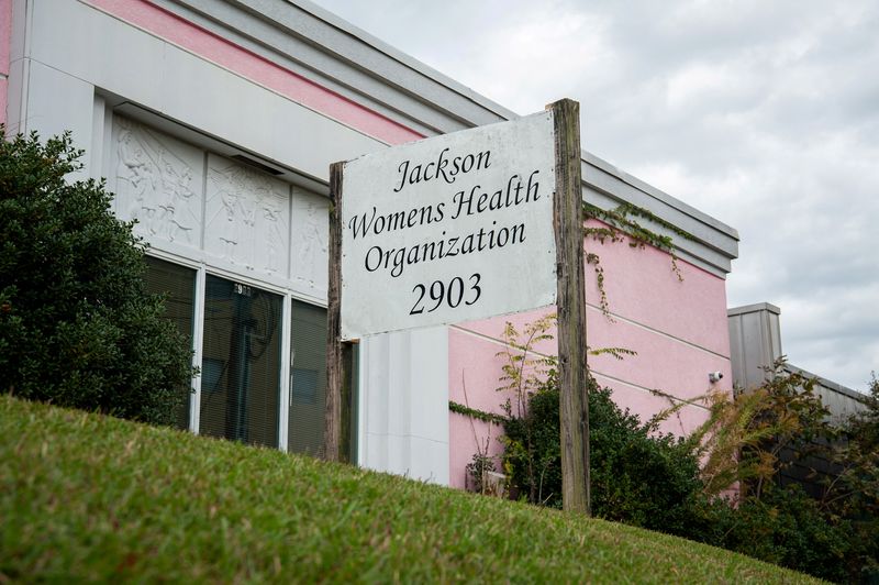 &copy; Reuters. FILE PHOTO: The Jackson Women's Health Organization, Mississippi's only abortion clinic, remains open in Jackson, Mississippi, U.S., October 27, 2021. REUTERS/Rory Doyle/File Photo