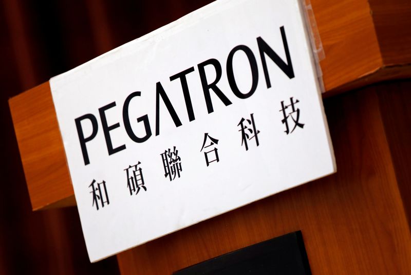 &copy; Reuters. FILE PHOTO:  The logo of Pegatron, which assembles electronics from Apple Inc’s iPhones, is seen during an annual general meeting in Taipei, Taiwan June 20, 2017. REUTERS/Tyrone Siu