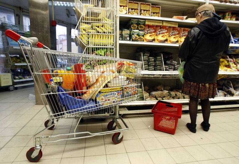 &copy; Reuters. La hausse des prix à la consommation en France sur un an a bien accéléré en mai à un niveau record. /Photo d'archives/REUTERS/Eric Gaillard  