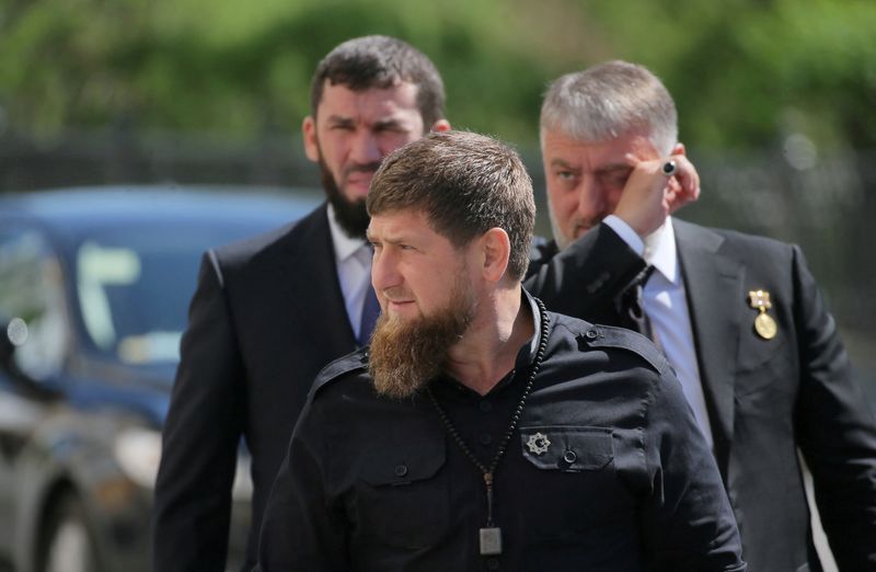 &copy; Reuters. FILE PHOTO: Head of the Chechen Republic Ramzan Kadyrov (front) walks before a ceremony inaugurating Vladimir Putin as President of Russia at the Kremlin in Moscow, Russia May 7, 2018. Sputnik/Sergei Savostyanov/Pool via REUTERS  