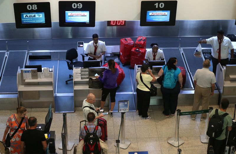 &copy; Reuters. FILE PHOTO: Passengers are seen as they check in at the counters of airlines at Santos Dumont airport in Rio de Janeiro, Brazil March 11, 2019. REUTERS/Sergio Moraes/File Photo