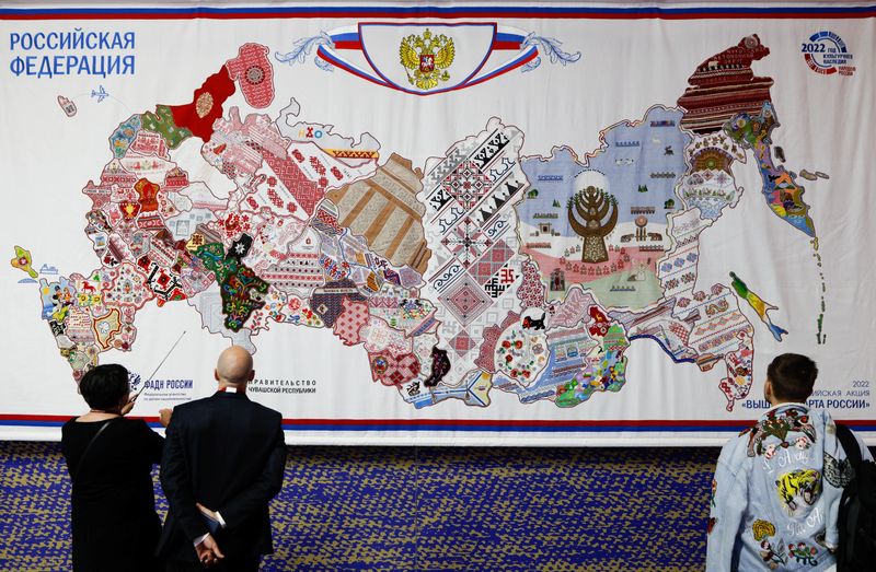 © Reuters. Participants attend the St. Petersburg International Economic Forum (SPIEF) in Saint Petersburg, Russia June 15, 2022. REUTERS/Maxim Shemetov