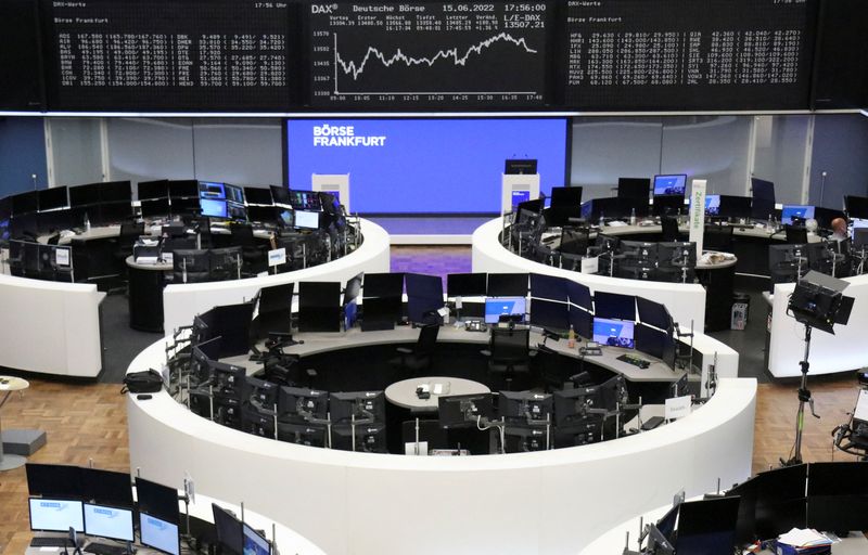 &copy; Reuters. Les Bourses européennes ont terminé en hausse mercredi. À Paris, le CAC 40 a fini sur un gain de 1,35%. Le Footsie britannique a avancé de 1,2% et le Dax allemand de 1,36%. /Photo prise le 15 juin 2022/REUTERS/Staff