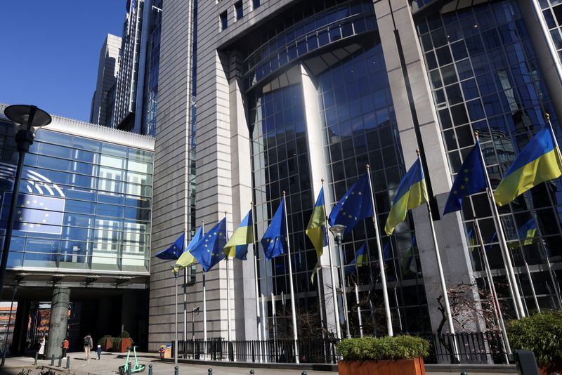 &copy; Reuters. L'exécutif européen devrait proposer vendredi la candidature formelle de l'Ukraine pour adhérer à l'Union européenne, ont fait savoir des diplomates et des représentants, un geste politique majeur alors que Kyiv résiste à l'offensive de la Russie 