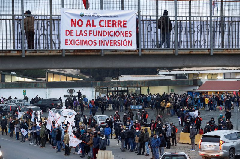 Chilean Codelco workers keep strike threat due to lack of smelter investment
