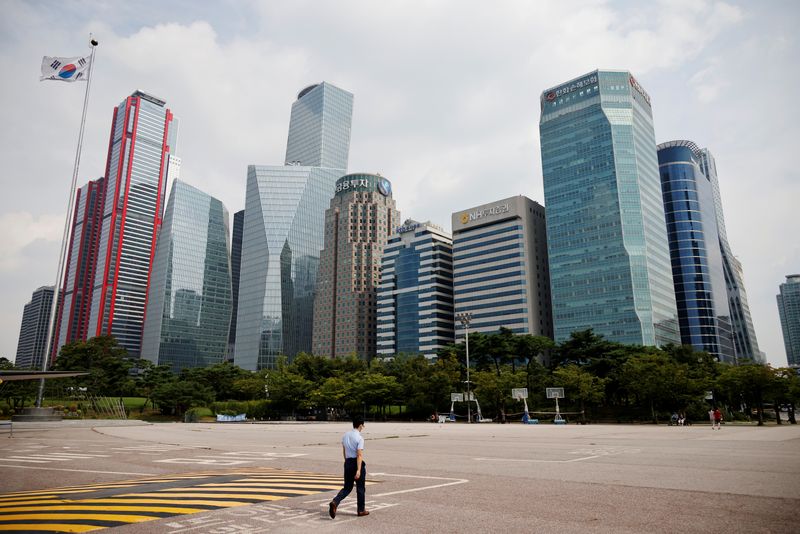 &copy; Reuters. FILE PHOTO: An employee walks at an empty park near a financial district amid the coronavirus disease (COVID-19) pandemic in Seoul, South Korea, September 10, 2020.   REUTERS/Kim Hong-Ji