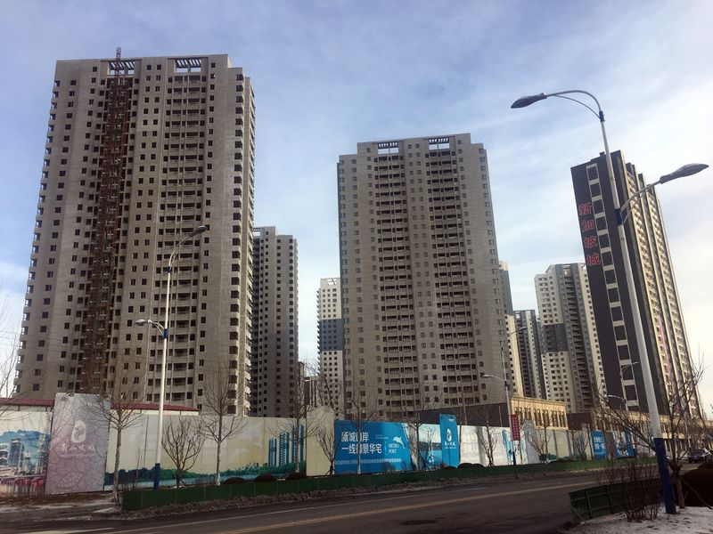 &copy; Reuters. 中国国家統計局が１６日発表したデータに基づきロイターが算出した５月の中国新築住宅平均価格（主要７０都市）は前月比０．１％下落した。写真は遼寧省丹東市で撮影（２０２２年　ロ