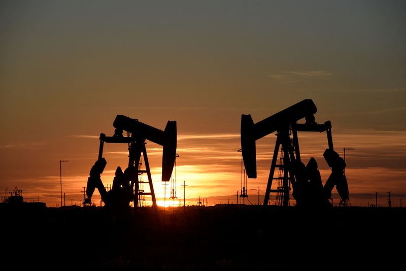 &copy; Reuters. Pompe petrolifere a Midland in Texas. REUTERS/Nick Oxford