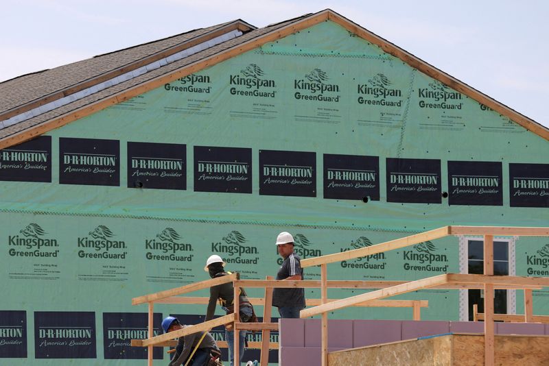 &copy; Reuters. FILE PHOTO: Workers stand on the frame of a building at Medford Walk by D. R. Horton, a home construction company, in Medford, New Jersey, U.S., May 23, 2022. REUTERS/Andrew Kelly/File Photo