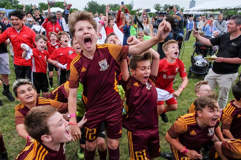 © Reuters. Children and people react as they attend the 2026 FIFA World Cup Host City Selection Watch Party at the Liberty State Park in Jersey City, New Jersey, U.S., June 16, 2022.  REUTERS/Eduardo Munoz     TPX IMAGES OF THE DAY