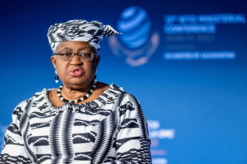 &copy; Reuters. FOTO DE ARCHIVO: La directora general de la Organización Mundial del Comercio (OMC), Ngozi Okonjo-Iweala, en la ceremonia de apertura de la 12ª Conferencia Ministerial, en la Organización Mundial del Comercio, en Ginebra, Suiza