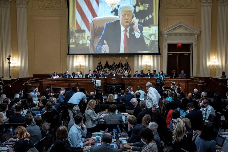 &copy; Reuters.     米議会下院の特別委員会は１６日、昨年１月に起きた連邦議会占拠事件に関する公聴会を開催。証言したペンス前副大統領の側近はトランプ前大統領が２０２０年の大統領選の結果を覆