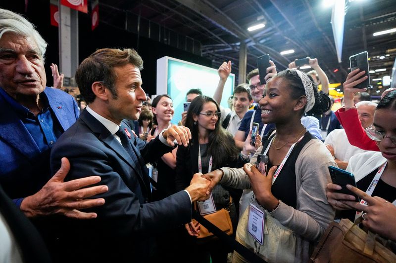 &copy; Reuters. French President Emmanuel Macron meets people during a visit to the VivaTech start-up and technology conference in Paris, France, June 17, 2022. Michel Euler/Pool via REUTERS