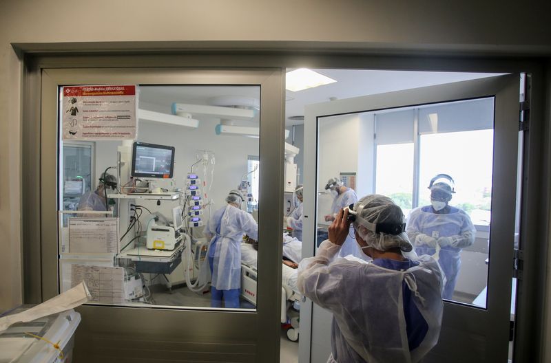 © Reuters. Crise de confiança pós-pandemia será desafio para setor de saúde, diz Swiss Re
14/01/2022
REUTERS/Diego Vara