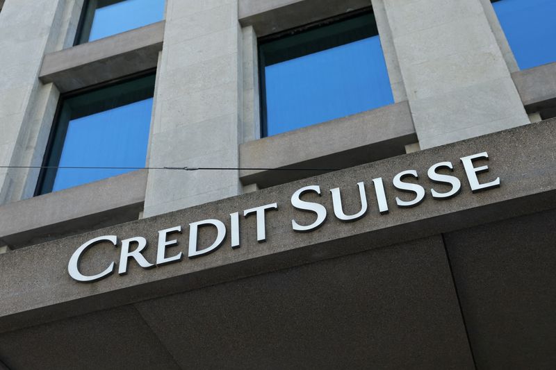 &copy; Reuters. FILE PHOTO: A logo is pictured on the Credit Suisse bank in Geneva, Switzerland, June 9, 2022. REUTERS/Denis Balibouse/File Photo