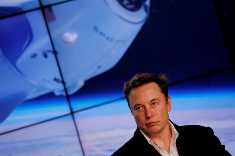 © Reuters. FILE PHOTO: SpaceX founder Elon Musk speaks at a post-launch press conference after the SpaceX Falcon 9 rocket, carrying the Crew Dragon spacecraft, lifted off on an uncrewed test flight to the International Space Station from the Kennedy Space Center in Cape Canaveral, Florida, U.S., March 2, 2019. REUTERS/Mike Blake/File Photo