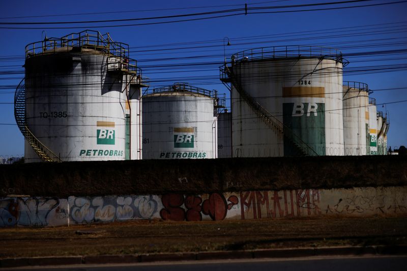 &copy; Reuters. A general view of the tanks of Brazil's state-run Petrobras oil company following the announcement of updated fuel prices at at the Brazilian oil company Petrobras in Brasilia, Brazil June 17, 2022. REUTERS/Ueslei Marcelino
