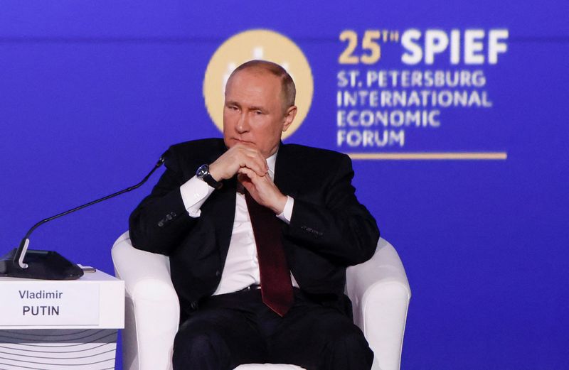 &copy; Reuters. 　６月１７日、「ロシア版ダボス会議」と呼ばれるサンクトペテルブルク国際経済フォーラムにハッカー攻撃があり、プーチン大統領（写真）の演説が１時間４０分超遅延する事態があった