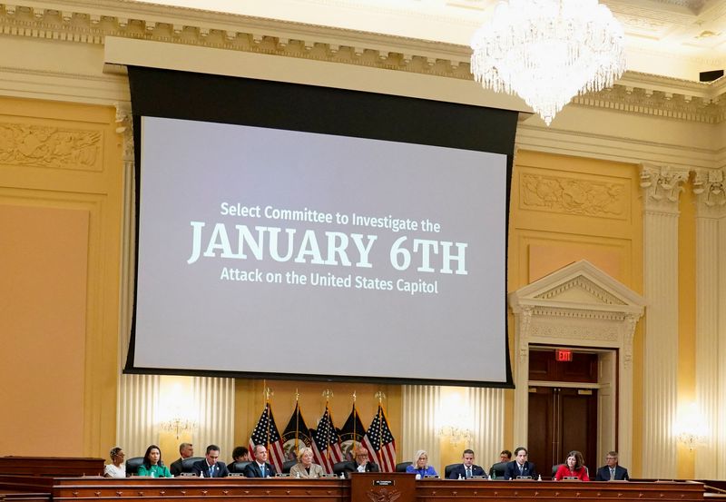 &copy; Reuters. IMAGEN DE ARCHIVO. El panel que investiga el asalto al Capitolio del 6 de enero de 2021 durante una audiencia pública, en el Capitolio, Washington, EEUU, Junio 9, 2022. REUTERS/Elizabeth Frantz