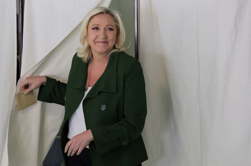 &copy; Reuters. Marine Le Pen, largement réélue dimanche au second tour des législatives dans le Pas-de-Calais, a estimé lundi que le Rassemblement national (RN), avec son groupe "très puissant" constituerait le "premier parti d'opposition, devant La France insoumis
