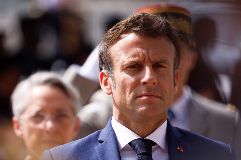 &copy; Reuters. Presidente da França, Emmanuel Macron, durante cerimônia nos arredores de Paris
18/06/2022 REUTERS/Gonzalo Fuentes/Pool