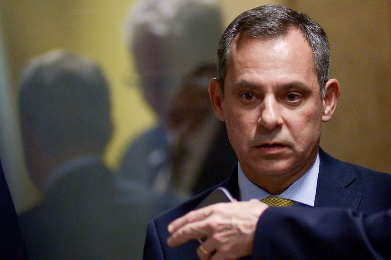 &copy; Reuters. Jose Mauro Coelho, troisième patron de la compagnie pétrolière brésilienne Petrobras en moins de trois ans, pourrait démissionner ce lundi sous la pression du pouvoir politique après l'annonce d'une nouvelle hausse du prix des carburants la semaine 