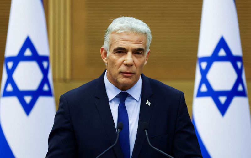 &copy; Reuters. وزير الخارجية الإسرائيلي يائير لابيد يتحدث في القدس يوم الاثنين. تصوير: رونن زفولن - رويترز.