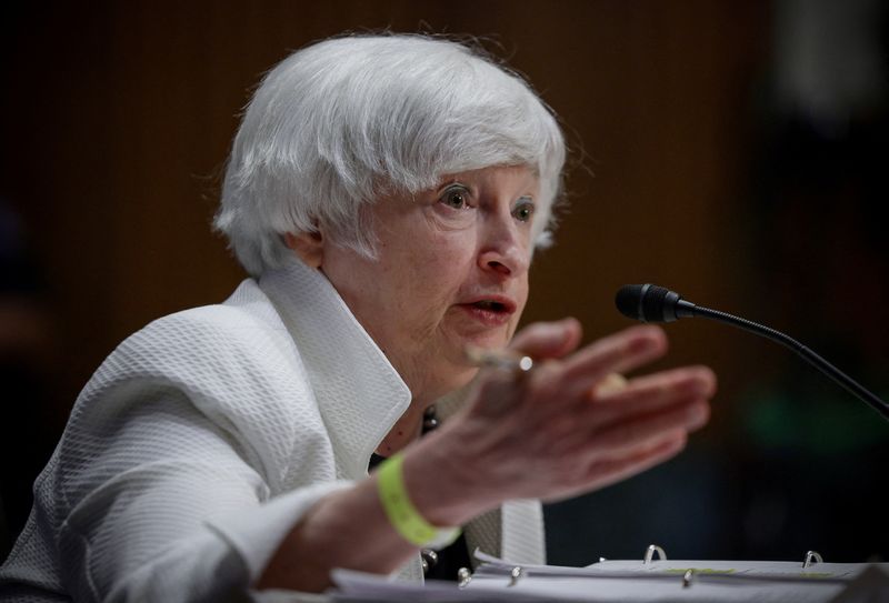 &copy; Reuters. IMAGEN DE ARCHIVO. La secretaria del Tesoro, Janet Yellen, durante una audiencia en la Comisión de Banca del Senado, en Washington, EEUU