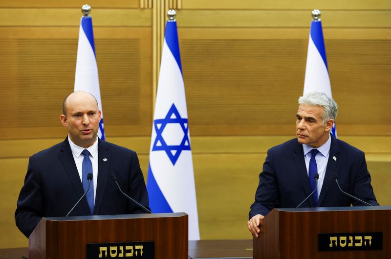 &copy; Reuters. Premiê de Israel, Naftali Bennett, e chanceler do país, Yair Lapid, fazem pronunciamento em Paris
20/06/2022
REUTERS/Ronen Zvulun