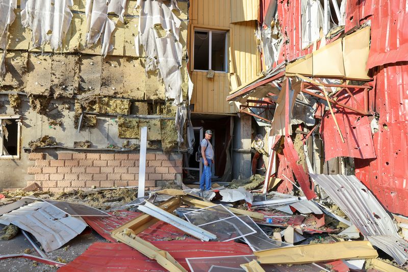 &copy; Reuters. Prédio residencial destruído em Donetsk, na Ucrânia
20/06/2022
REUTERS/Alexander Ermochenko