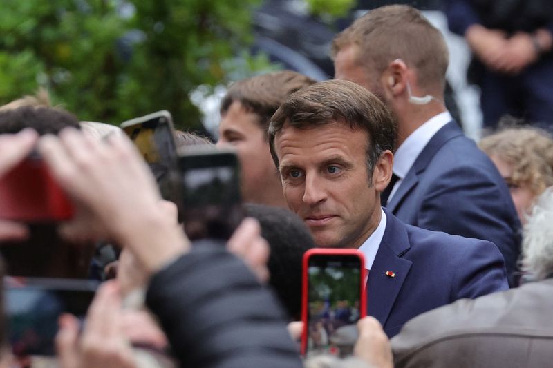 © Reuters. French President Emmanuel Macron arrives to vote in the second round of the French parliamentary elections, at a polling station in Le Touquet-Paris-Plage, France, June 19, 2022. REUTERS/Pascal Rossignol