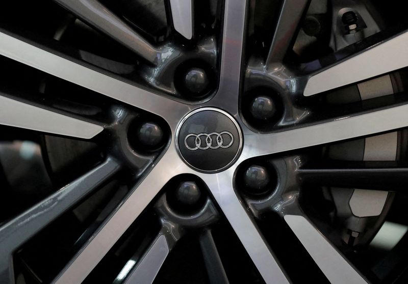 &copy; Reuters. FILE PHOTO: The logo of German car manufacturer Audi is seen on a tyre rim a Audi Q5 2.0 during a media tour in San Jose Chiapa, Mexico April 19, 2018. REUTERS/Henry Romero