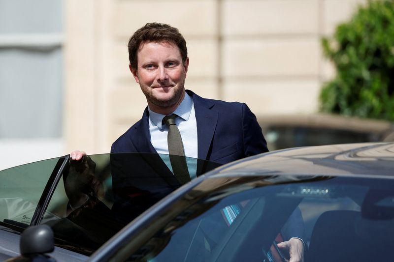 &copy; Reuters. FILE PHOTO: French Junior Minister for European Affairs Clement Beaune leaves after the weekly cabinet meeting at the Elysee Palace in Paris, France June 14, 2022. REUTERS/Benoit Tessier