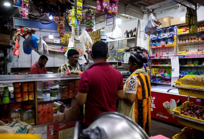 &copy; Reuters. FILE PHOTO: People shop at the grocery store at Slave Island, amid the country's economic crisis, in Colombo, Sri Lanka, April 18, 2022. REUTERS/Navesh Chitrakar