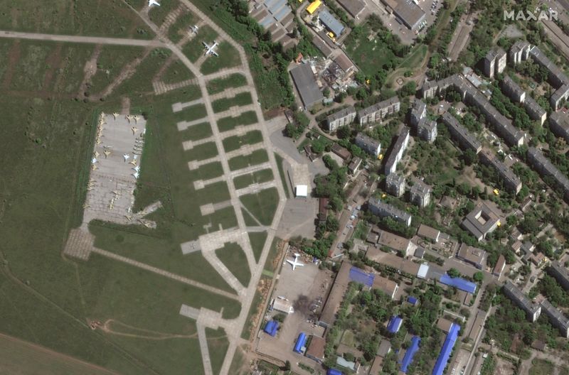 &copy; Reuters. صورة بالقمر الصناعي توضح مباني مدمرة في مطار أوديسا يوم 12 مايو أيار 2022. صورة لرويترز من شركة مكسار تكنولوجيز (يحظر إعادة بيع الصورة أو الاحتف
