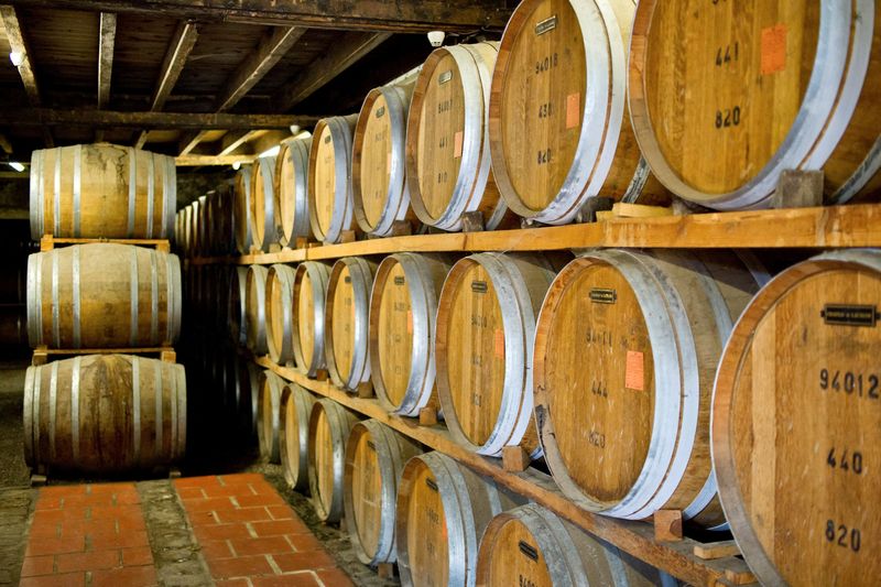 &copy; Reuters. FILE PHOTO: Oak barrels of Armagnac are seen in a cellar at the Chateau de Laubade in Sorbets, Southwestern France, August 24, 2012.  Picture taken August 24, 2012.    REUTERS/Bruno Martin/File Photo