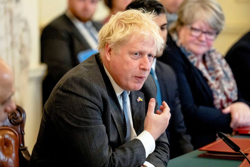 &copy; Reuters. Primeiro-ministro do Reino Unido, Boris Johnson, durante reunião de gabinete na residência oficial de Downing Street, em Londres
21/06/2022 Carl Court/Pool via REUTERS