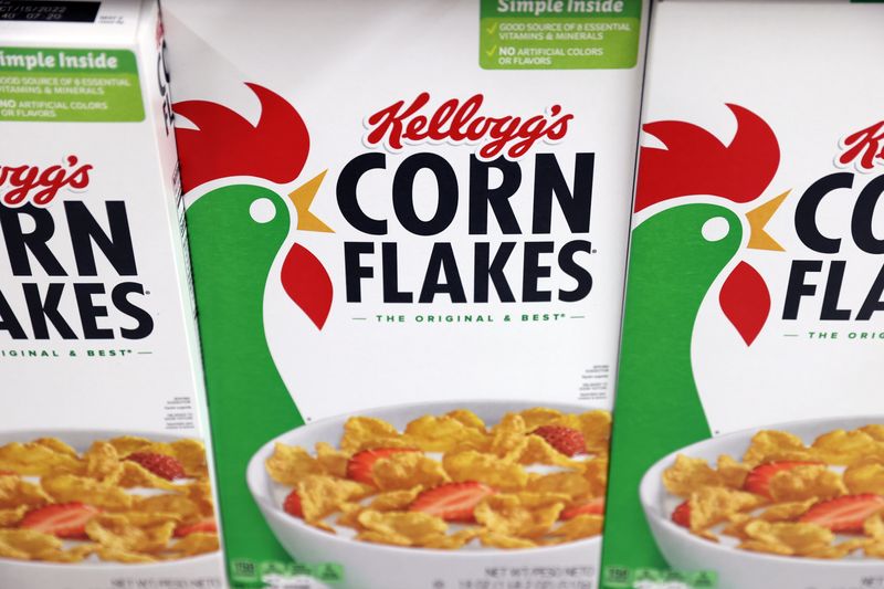 &copy; Reuters. FILE PHOTO: Kellogg's Corn Flakes owned by Kellogg Company is seen for sale in a store in Queens, New York City, U.S., February 7, 2022. REUTERS/Andrew Kelly/File Photo