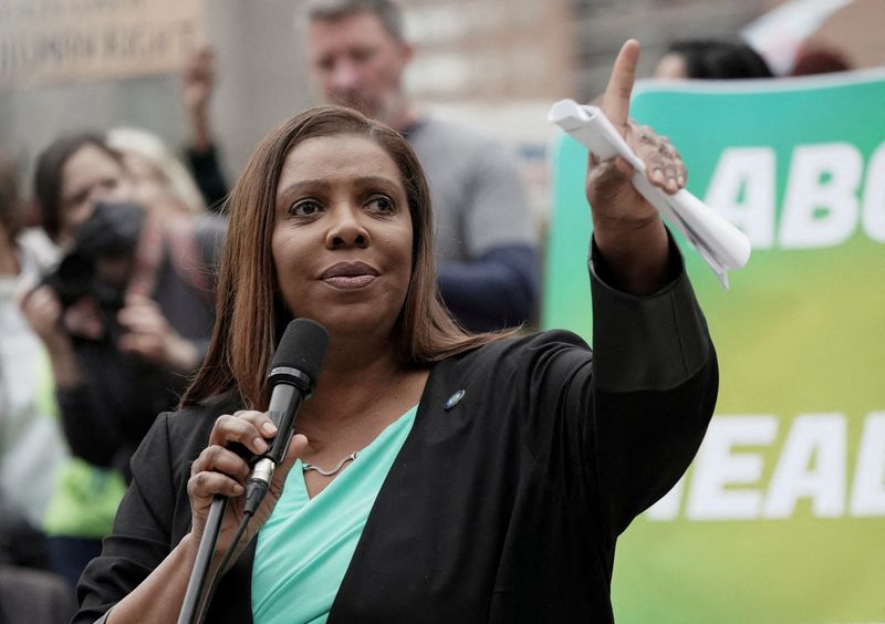 © Reuters. FILE PHOTO: New York State Attorney General Letitia James gives a speech as she participates in a protest in Foley Square, after the leak of a draft majority opinion written by Justice Samuel Alito preparing for a majority of the court to overturn the landmark Roe v. Wade abortion rights decision later this year, in New York City, New York, U.S., May 3, 2022. REUTERS/Jeenah Moon/File Photo