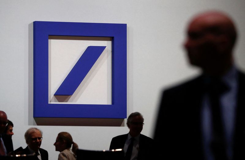 &copy; Reuters. Il logo Deutsche Bank durante un evento a Francoforte. REUTERS/Kai Pfaffenbach