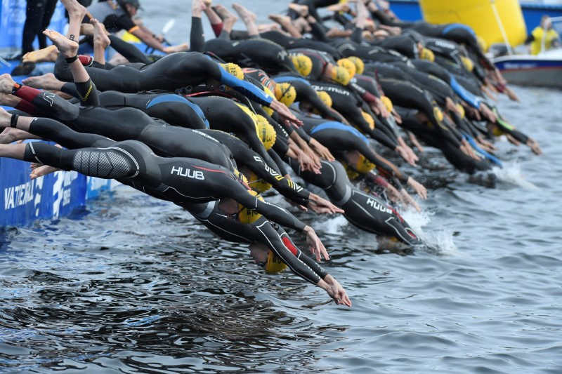 © Reuters. 2016 ITU World Triathlon - Stockholm, Sweden - 2/7/16 The start of the swimming discipline. TT News Agency/Pontus Lundahl/via REUTERS/File Photo