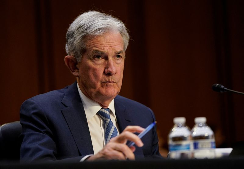 © Reuters. Federal Reserve Chair Jerome Powell looks on as he testifies before a Senate Banking, Housing, and Urban Affairs Committee hearing on the 