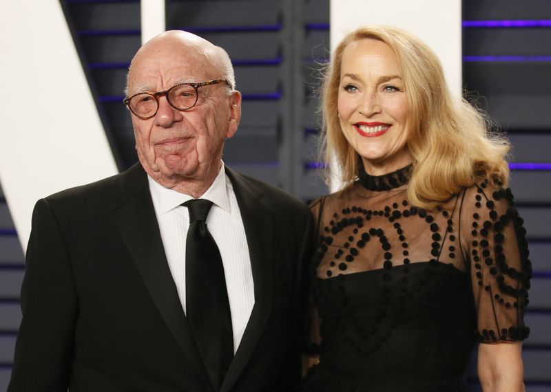 &copy; Reuters. FOTO DE ARCHIVO: Rupert Murdoch y Jerry Hall. REUTERS/Danny Moloshok