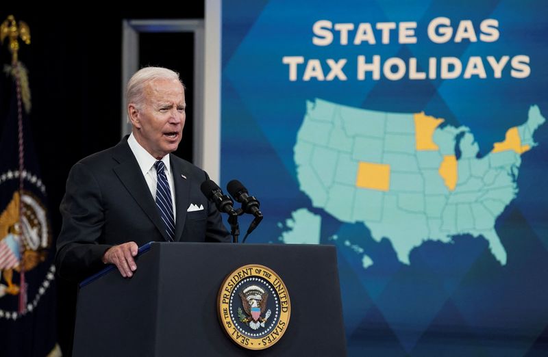 &copy; Reuters. U.S. President Joe Biden calls for a federal gas tax holiday as he speaks about gas prices during remarks in the Eisenhower Executive Office Building's South Court Auditorium at the White House in Washington, U.S., June 22, 2022. REUTERS/Kevin Lamarque