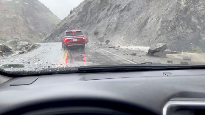 Yellowstone reabre parcialmente após inundações históricas