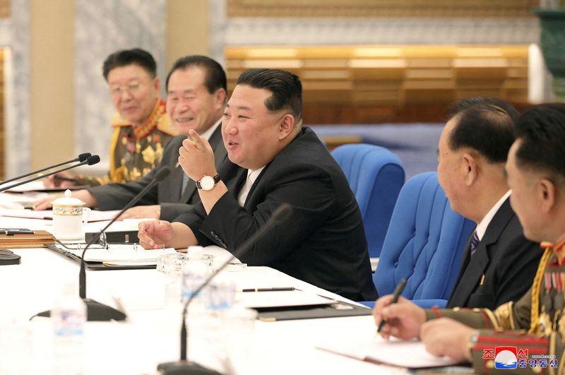 &copy; Reuters. 　６月２３日、北朝鮮国営の朝鮮中央通信（ＫＣＮＡ）は、金正恩朝鮮労働党総書記が２１日と２２日に中央軍事委員会拡大会議を開いたと伝えた。写真は２２日公開（２０２２年　ロイタ