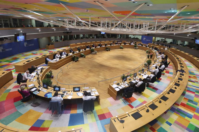 &copy; Reuters. FOTO DE ARCHIVO: El presidente ucraniano Volodímir Zelenski habla por vídeo durante una reunión especial del Consejo Europeo en su edificio en Bruselas, Bélgica, 30 de mayo de 2022. REUTERS/Kenzo Tribouillard